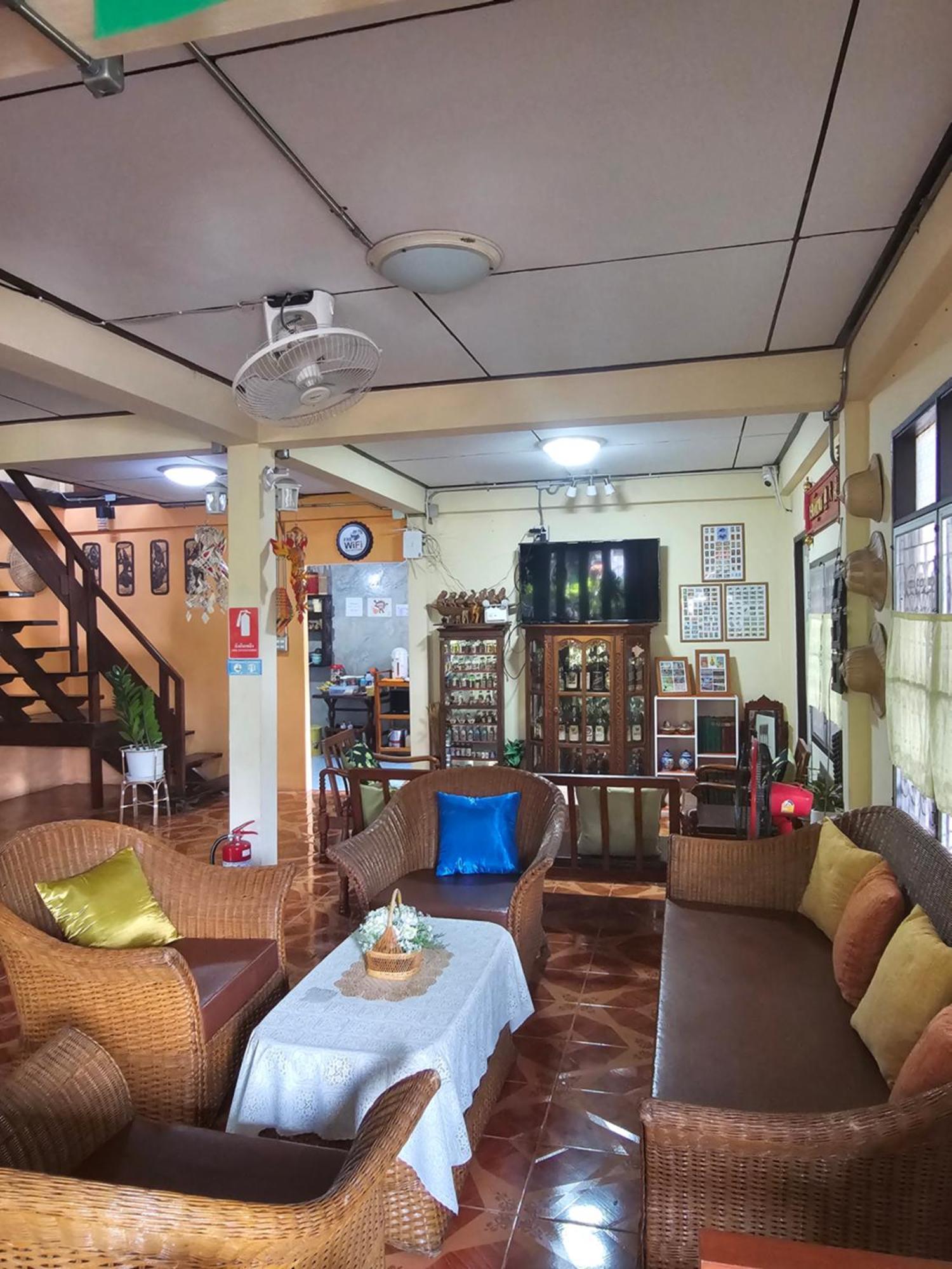 Banchan Hostel Phra Nakhon Si Ayutthaya Exterior photo